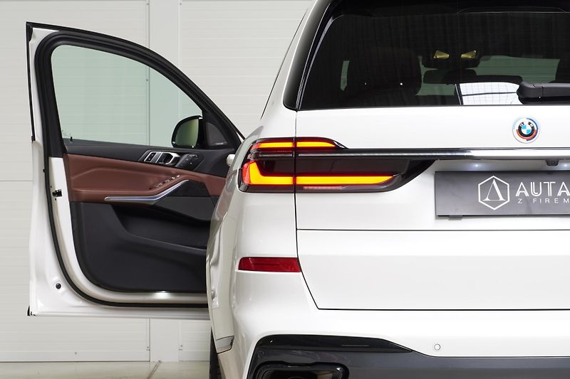 BMW X7 Xdrive40d,M-paket,HUD,360,Tažn - fotka 14 z 47