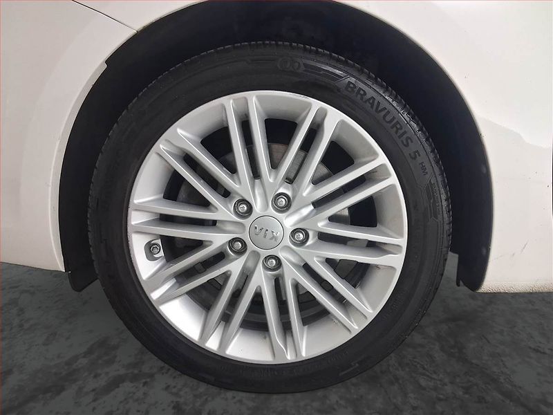 Kia Carens (2017) 1.6 GDI, Navi, Vyhř. sedaček - fotka 15 z 16