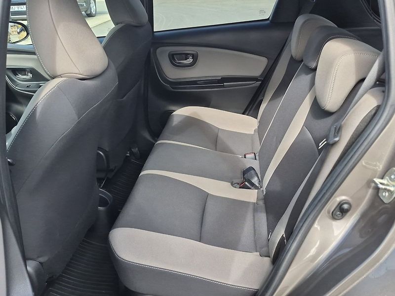 Toyota Yaris Selection Smart 1,5 Hev - fotka 13 z 28