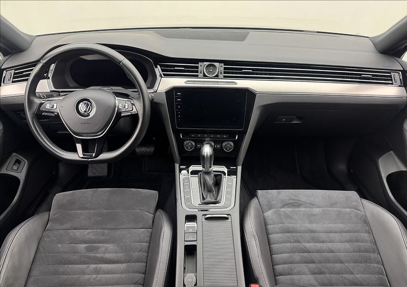 Volkswagen Passat 2,0 R-LINE DSG 4X4 VC DCC PANO - fotka 7 z 41