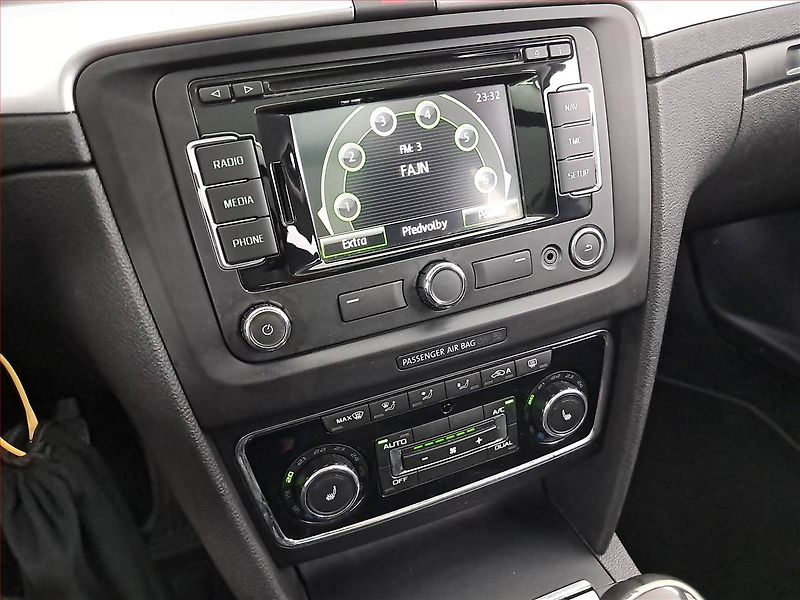 Škoda Superb (2014) 2.0 TDI, Navi, Tempomat - fotka 12 z 20