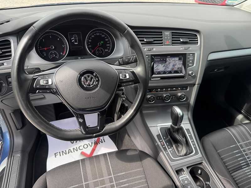 Volkswagen Golf (2015) 1.6TDi,DSG,rezervace - fotka 17 z 49