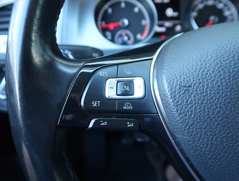 Volkswagen Golf (2014) 1.6 TDI, Navi, Tempomat - fotka 17 z 23