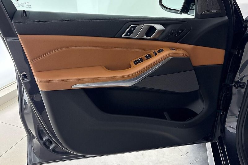 BMW X5 M50d - fotka 18 z 29