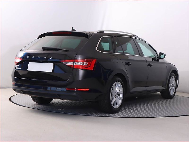 Škoda Superb (2023) Style 1.5 TSI - fotka 5 z 24