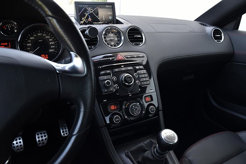 Peugeot RCZ 1.6 T GT-LINE RED CARBON, NAVI - fotka 17 z 47