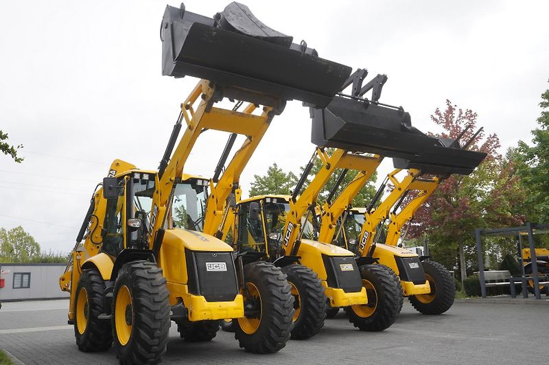 JCB (2022) 4CX PRO / 3400 MTH! / 2022 - fotka 3 z 20