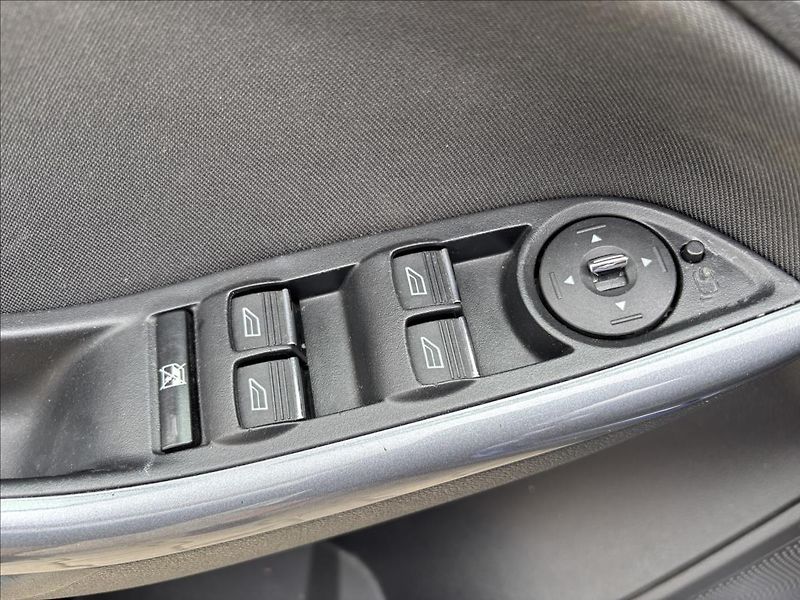 Ford Focus 2,0 TDCI 140k Titanium - fotka 20 z 36