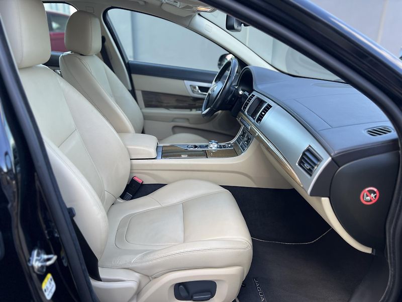 Jaguar XF 3.0D AUTOMAT KŮŽE NAVI KAMERA  - fotka 38 z 51