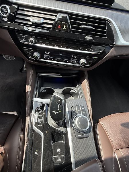 BMW Řada 5 (2022) BMW 540i xDrive Touring Mpaket - fotka 9 z 19