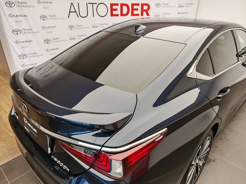 Lexus ES 300h Prestige Plus - fotka 9 z 49