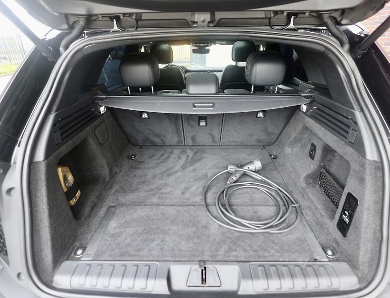 Land Rover Range Rover Sport (2022) 3.0 V6 ehybrid - fotka 45 z 45