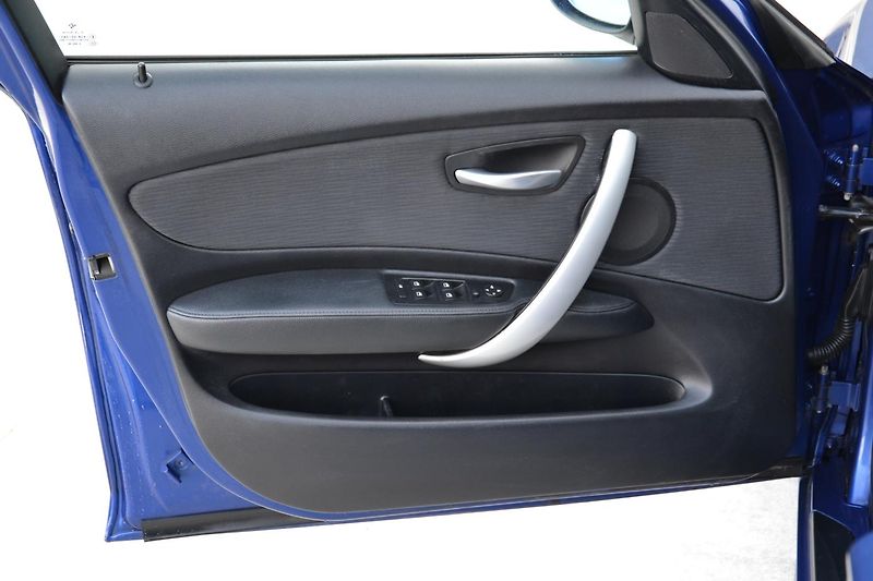 BMW Řada 1 118i / 105 kW / MANUÁL - fotka 15 z 38