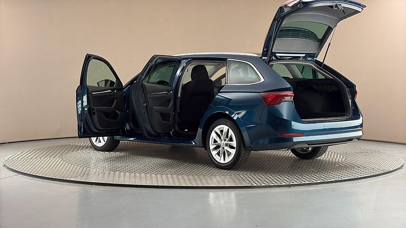 Škoda Octavia 2.0 TDI DSG Style Combi - fotka 7 z 25