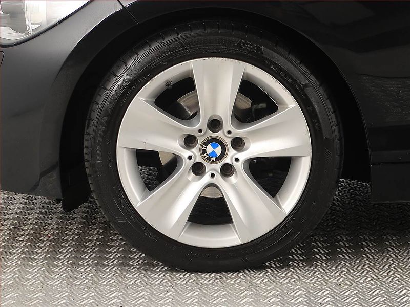 BMW Řada 1 (2014) Comfort 114i, Xenony, Tempomat - fotka 14 z 17