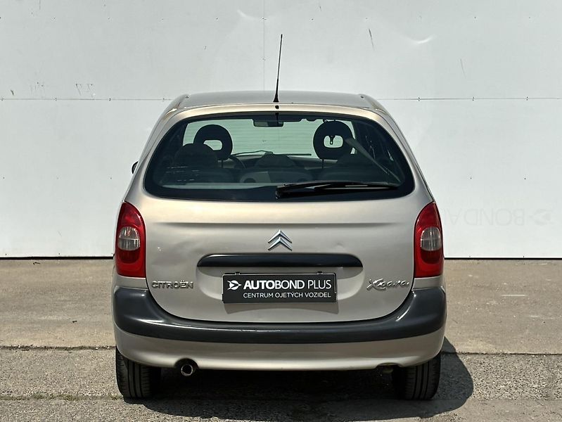 Citroën Xsara Picasso 1.6 i 100k - fotka 9 z 19