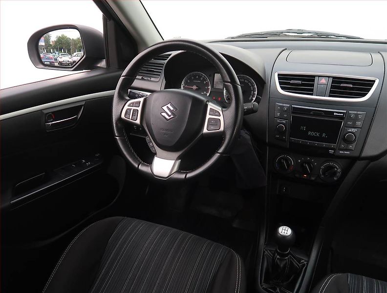Suzuki Swift (2017) 1.2, Serv.kniha, Tempomat - fotka 7 z 17