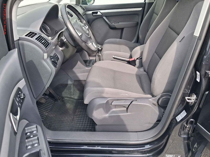 Volkswagen Touran (2011) 1.2TSi, Trendline, navi - fotka 9 z 17