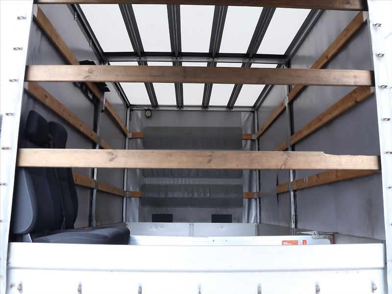 Renault Master 2,3 dCi L4 8-Palet 2x spaní DP - fotka 8 z 32