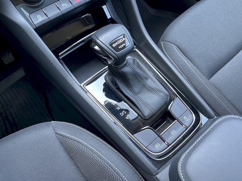 Škoda Karoq (2024) 2.0 TDI 110kW 4x4 DSG Selectio - fotka 12 z 35