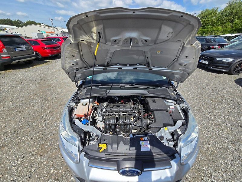 Ford Focus (2011) 1.6i 77KW garance km - fotka 22 z 25