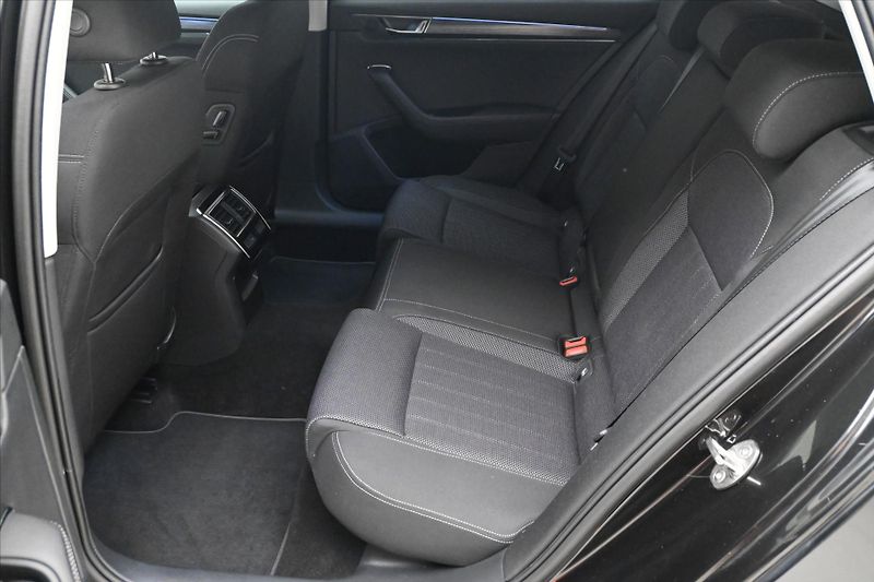 Škoda Superb 2,0 TDI 110 kW DSG Style Záruk - fotka 14 z 32
