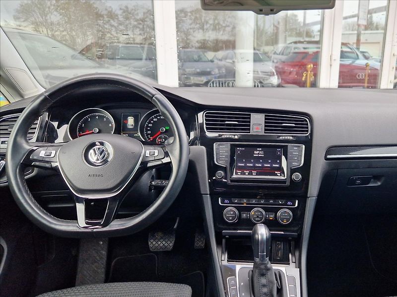 Volkswagen Golf 1,4 TSi Comfortline vyhř.seda - fotka 16 z 20
