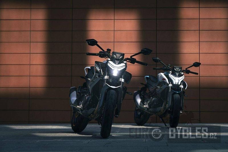 CFMOTO 450 NK (2026) - fotka 20 z 20