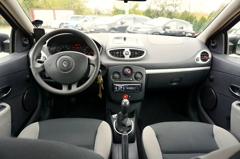 Renault Clio (2009) 1,2 16V 55 kW - fotka 21 z 33