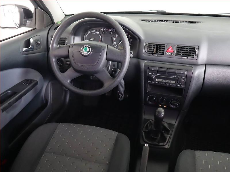 Škoda Octavia (2009) 1.6, Serv.kniha - fotka 7 z 18
