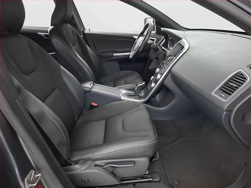 Volvo XC60 (2016) D3, Automat, Kůže, Navi - fotka 9 z 19