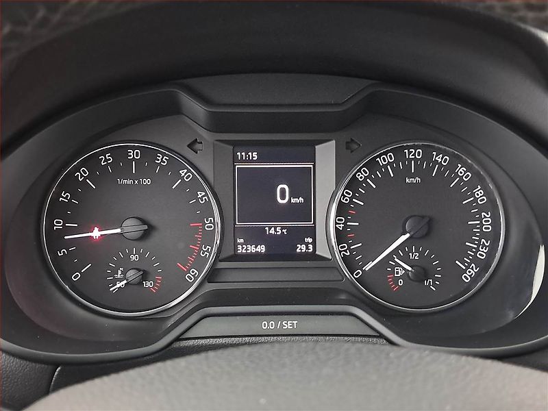 Škoda Octavia (2013) 1.6 TDI, Tempomat - fotka 11 z 17