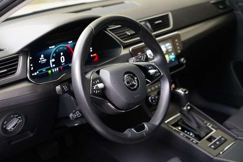 Škoda Superb - fotka 14 z 30