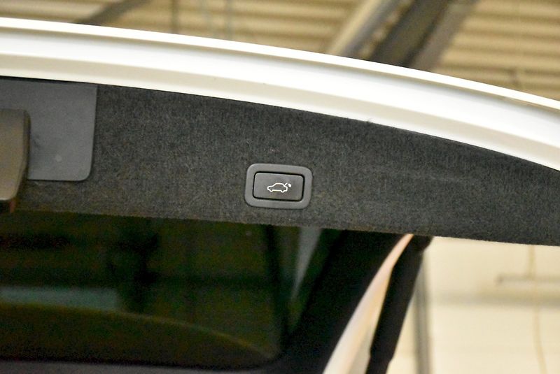 Volvo XC60 (2012) 2.4 D5 120kw 4x4 - fotka 17 z 20