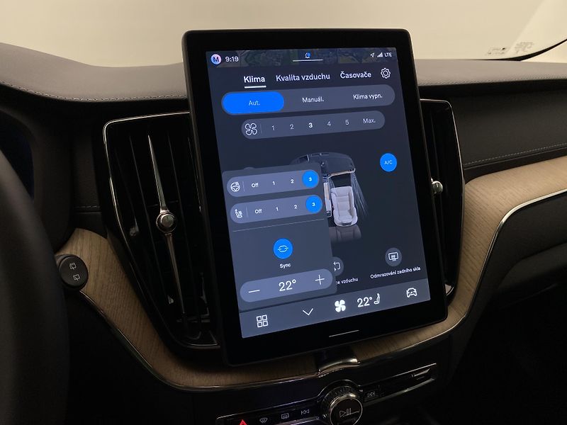 Volvo XC60 T8 AWD RECHARGE DARK ULTRA CZ - fotka 38 z 61