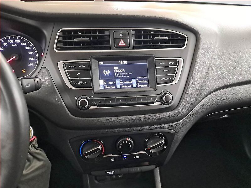 Hyundai i20 (2019) 1.2, Serv.kniha, Tempomat - fotka 12 z 17