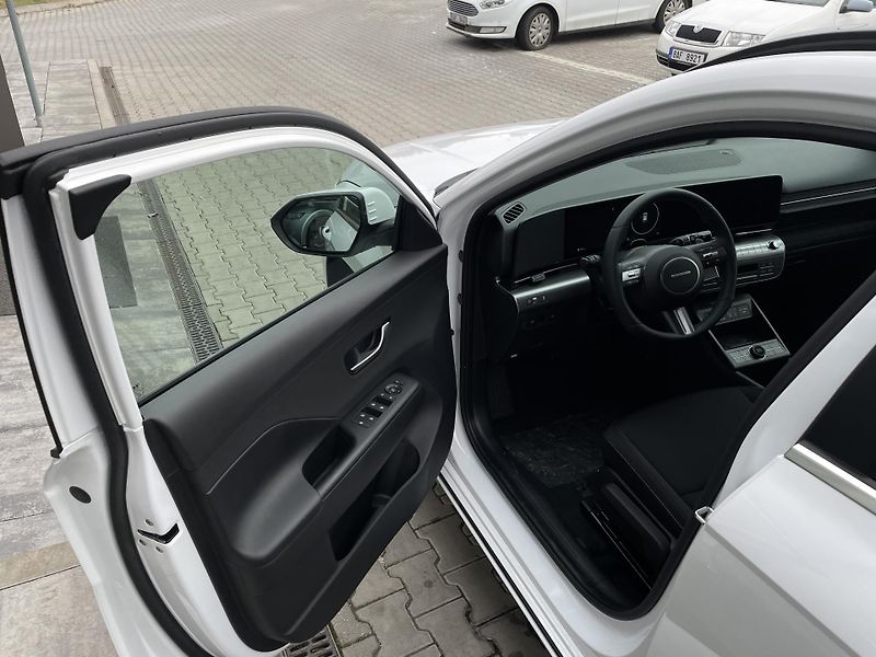 Hyundai Kona POWER 64,8 kWh CZECH EDITION - fotka 14 z 34