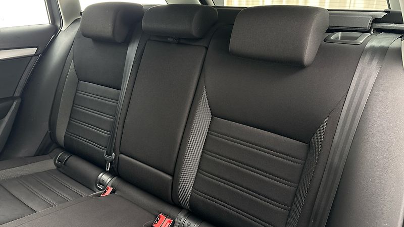 Škoda Octavia 1.6 TDI Ambition Combi - fotka 16 z 24