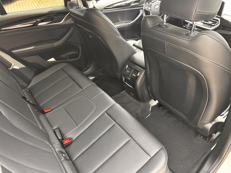 BMW X3 30e xDrive 215kw 1. majitel - fotka 15 z 28