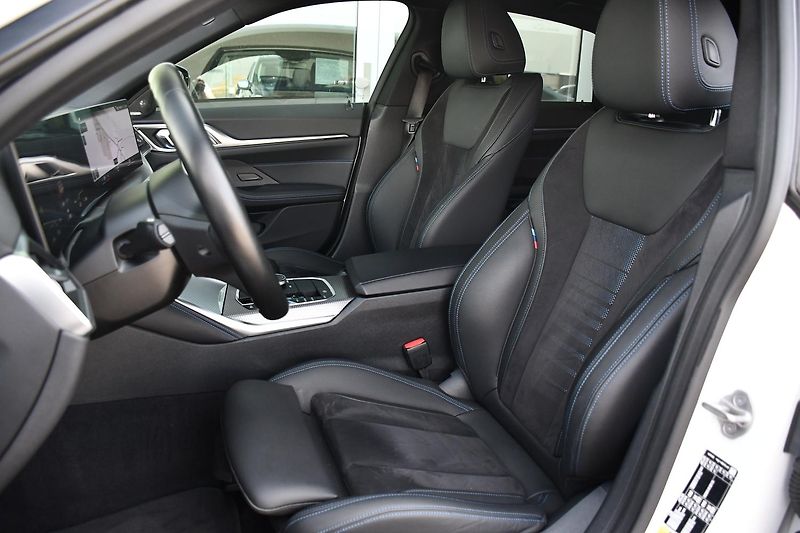 BMW i4 eDrive40 M-SPORT H/K 1M - fotka 14 z 42