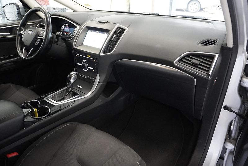 Ford S-MAX 2.0 TDCi TITANIUM 4X4 7 MÍST - fotka 28 z 32