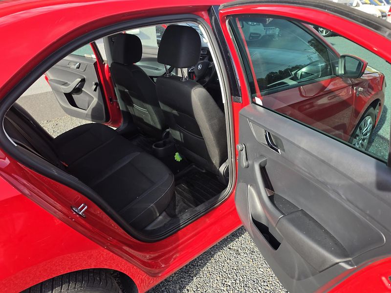 Škoda Rapid 1.2 TSI 6ti rychlostní  - fotka 11 z 17