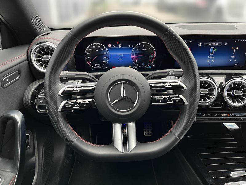 Mercedes-Benz CLA 180d kupé AMG Line Keyless - fotka 11 z 19