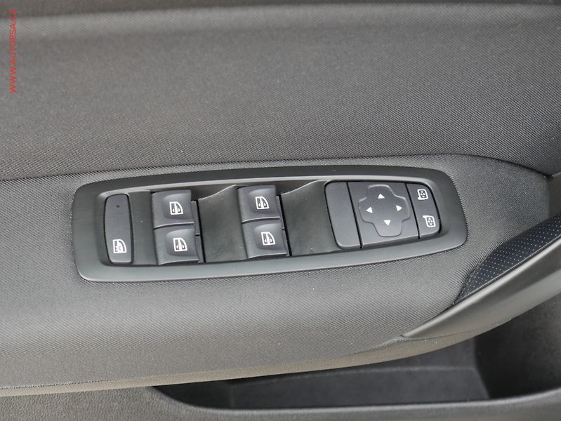 Renault Mégane (2021) 1.3 TCe, ČR - fotka 11 z 18
