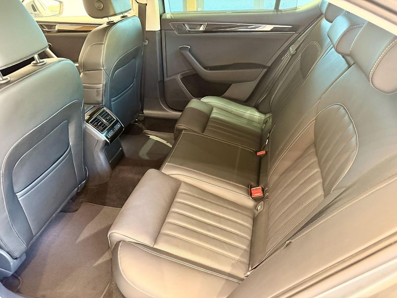 Škoda Superb 2.0 TDi 140 Kw DSG L&K - fotka 27 z 38