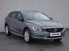 Volvo V60 (2016) 2.4 D4 4x4, ČR, Cross - fotografie inzerátu