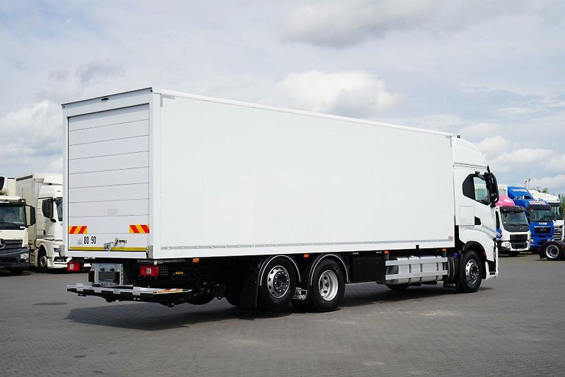 Iveco S-WAY (2023) 420 6x2 skříňová nástavba - fotka 5 z 18