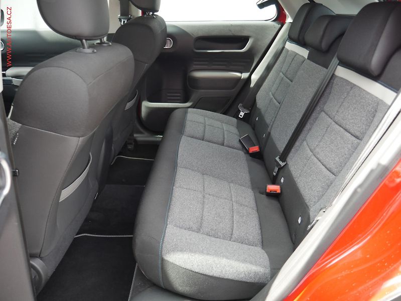 Citroën C4 Cactus (2018) 1.2 PT, ČR, servis.kniha, AC - fotka 10 z 19