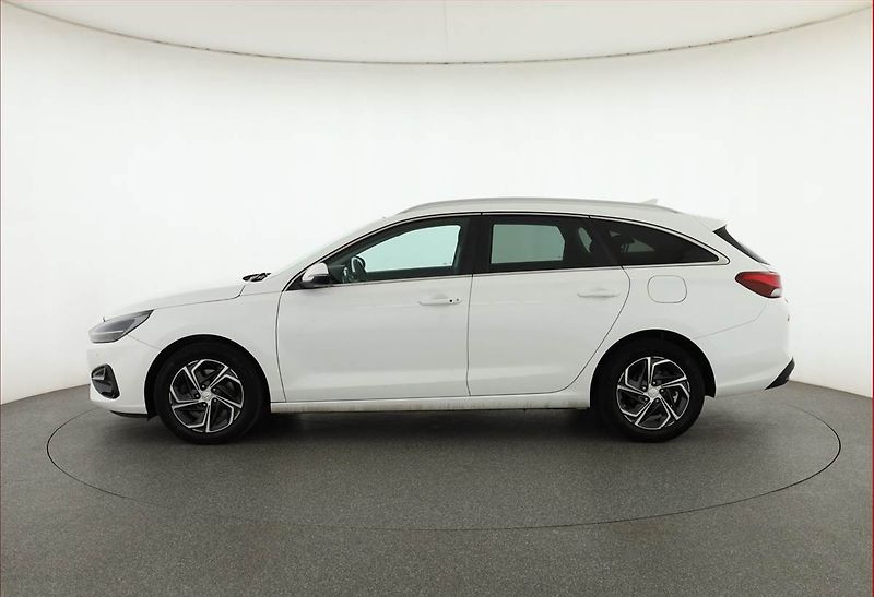 Hyundai i30 (2023) 1.0 T-GDI, Automat, Serv.kniha - fotka 3 z 17