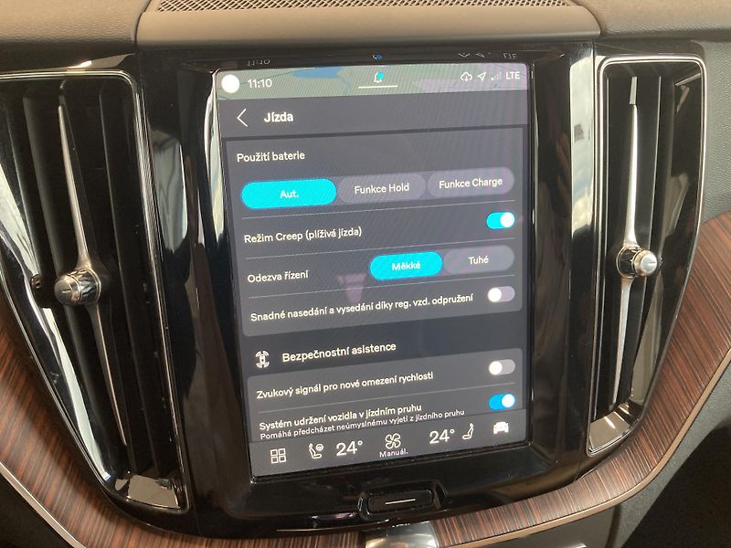 Volvo XC60 T6 eAWD Recharge Plus Dark AT8 - fotka 27 z 30